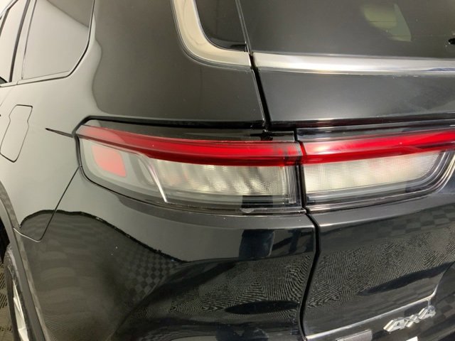 Used 2023 Jeep Grand Cherokee L Limited w/ Luxury Tech Group II image 12