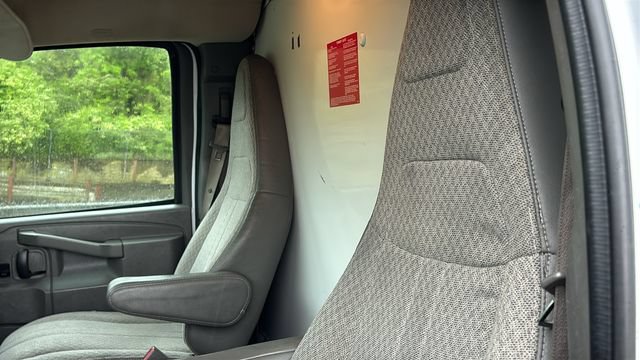 Used 2017 Chevrolet Express 3500 RWD image 23