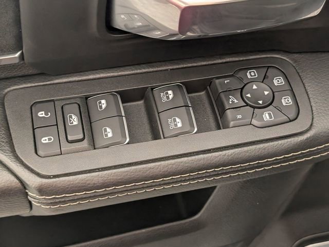 Used 2025 RAM 2500 Laramie AWD/4WD image 12
