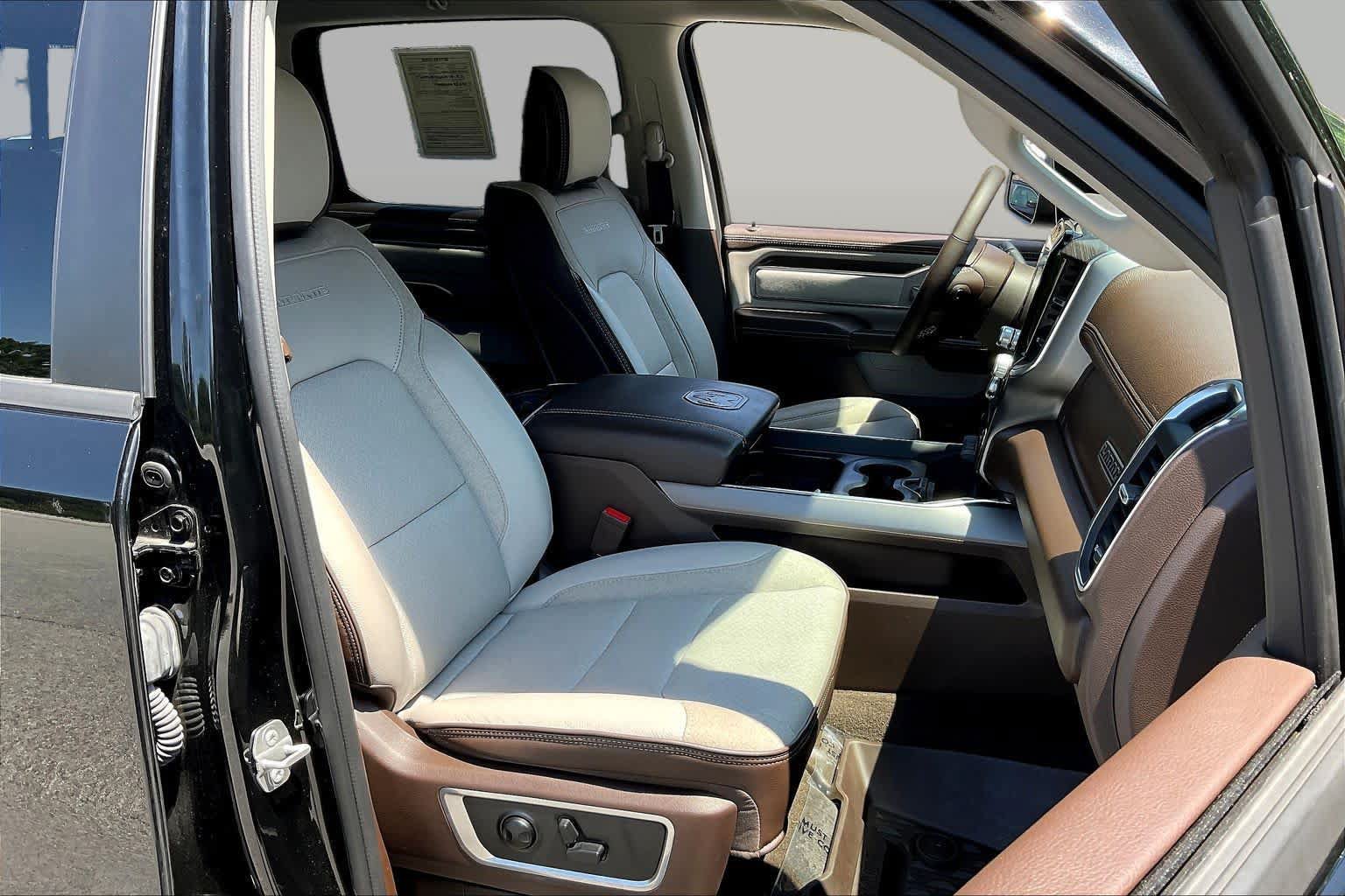 Used 2025 RAM 1500 Laramie AWD/4WD image 17