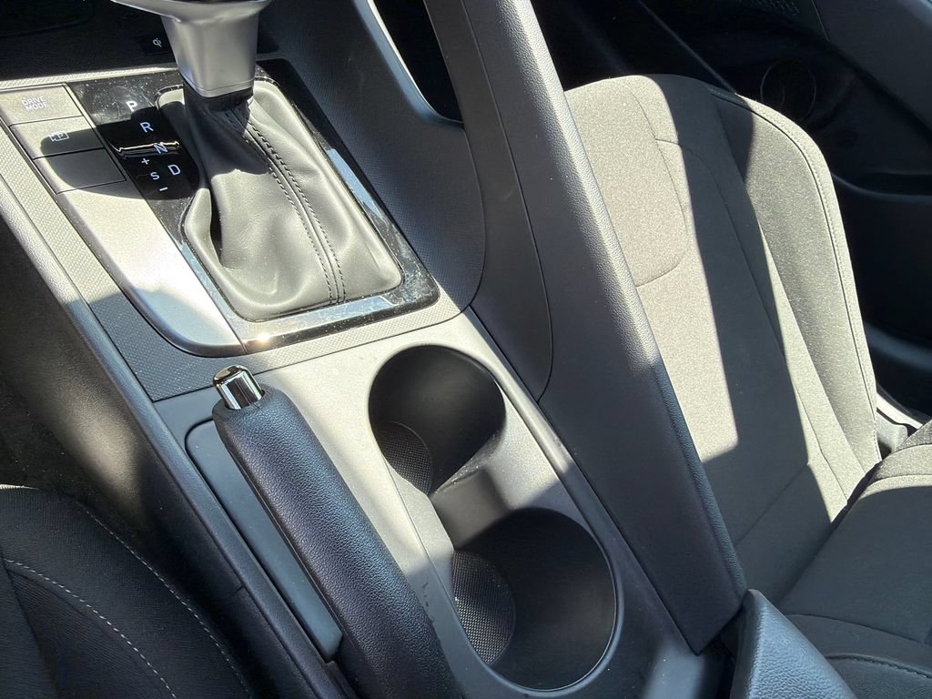 Certified 2025 Hyundai Elantra Sport FWD image 31
