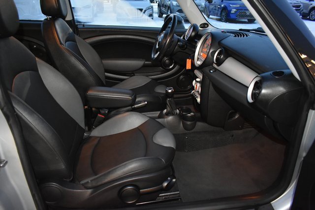 Used 2010 MINI Cooper Clubman Hardtop w/ Premium Pkg image 29