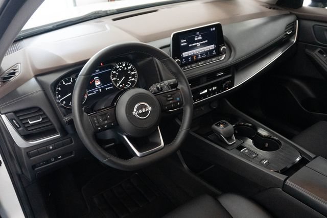 Used 2023 Nissan Rogue SV w/ SV Premium B Package FWD image 3