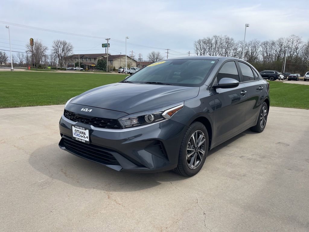 Used 2023 Kia Forte LXS image 2