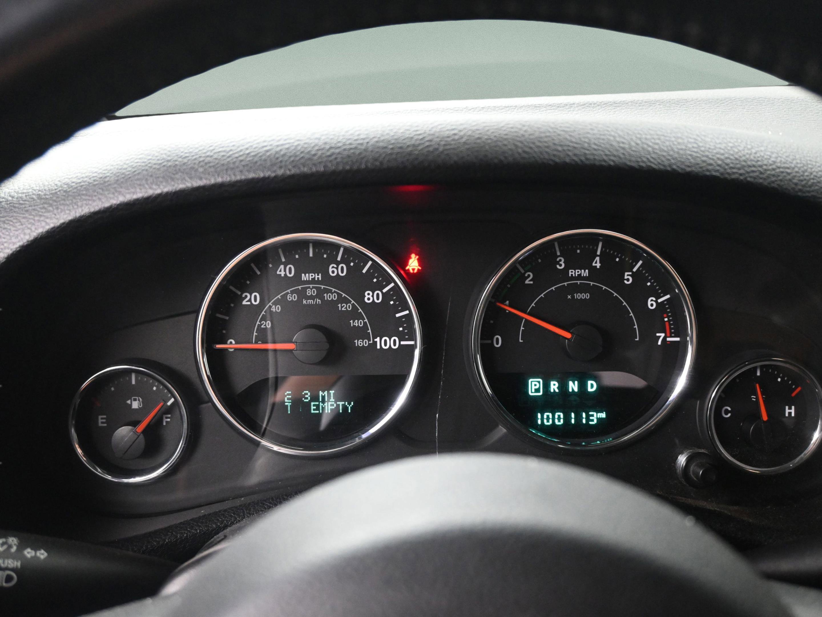 Used 2016 Jeep Wrangler Unlimited Sahara w/ Connectivity Group image 26