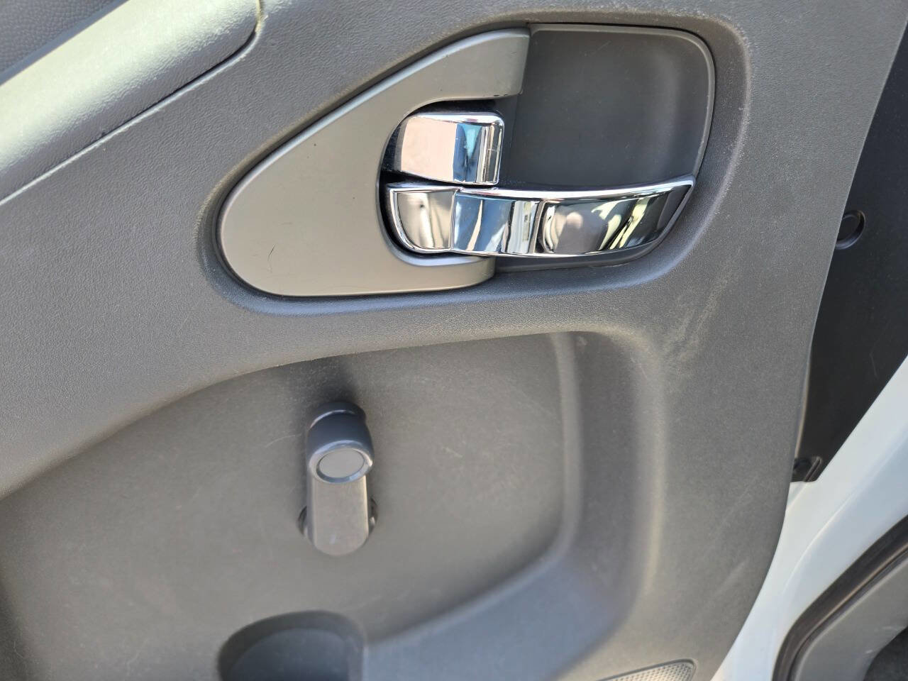Used 2015 Nissan Frontier S RWD image 13