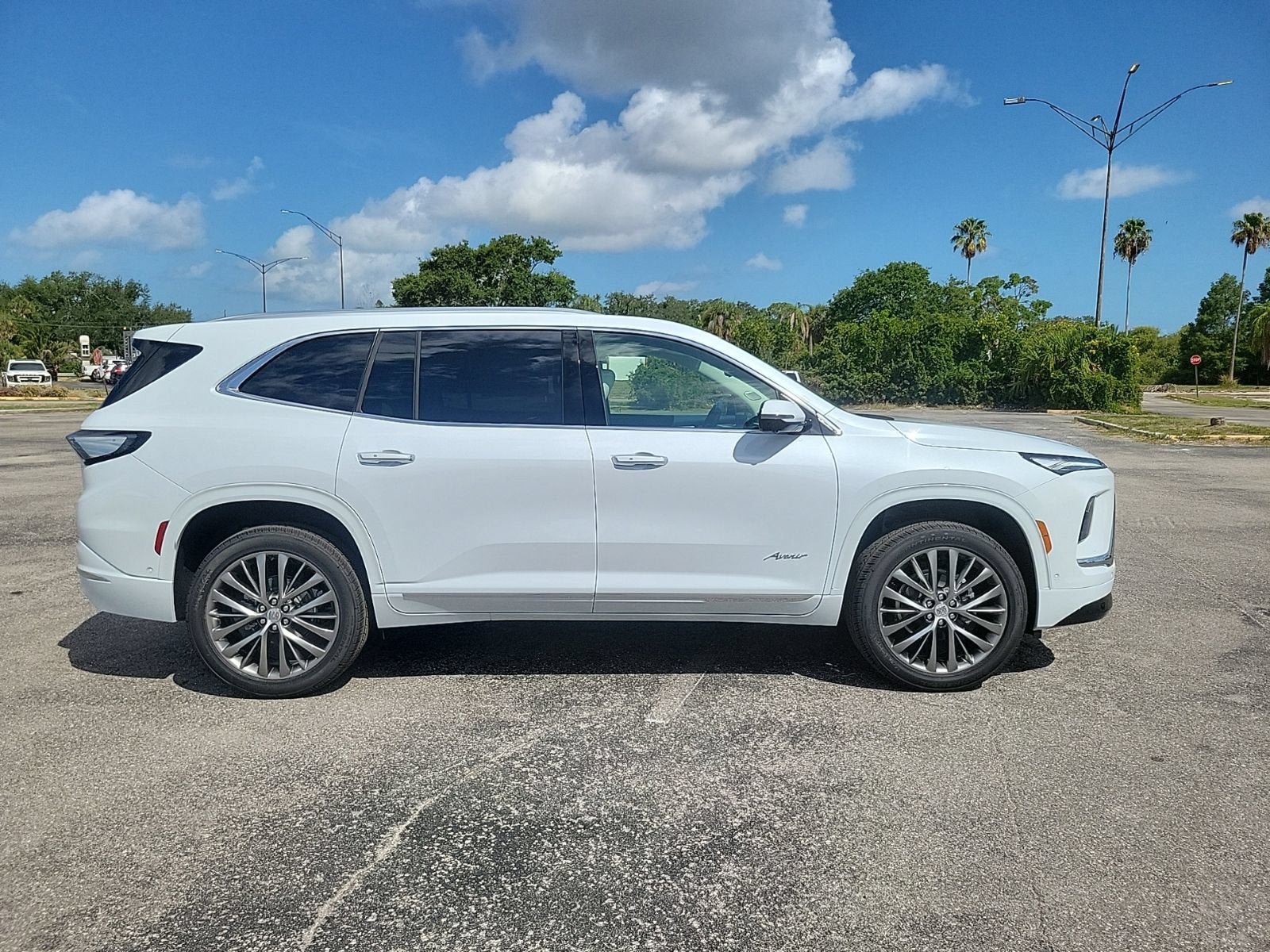 New 2026 Buick Enclave Avenir w/ Super Cruise Package FWD image 4