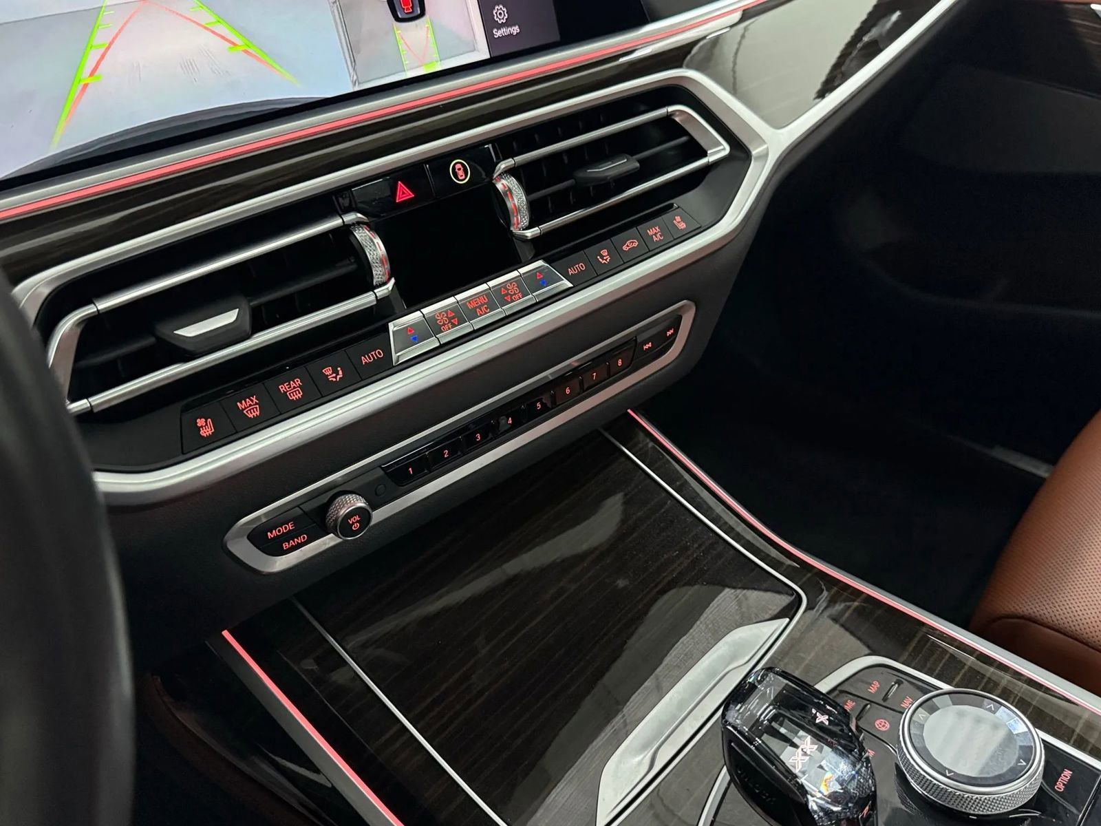 Used 2021 BMW X7 M50i w/ Luxury Seating Package image 23