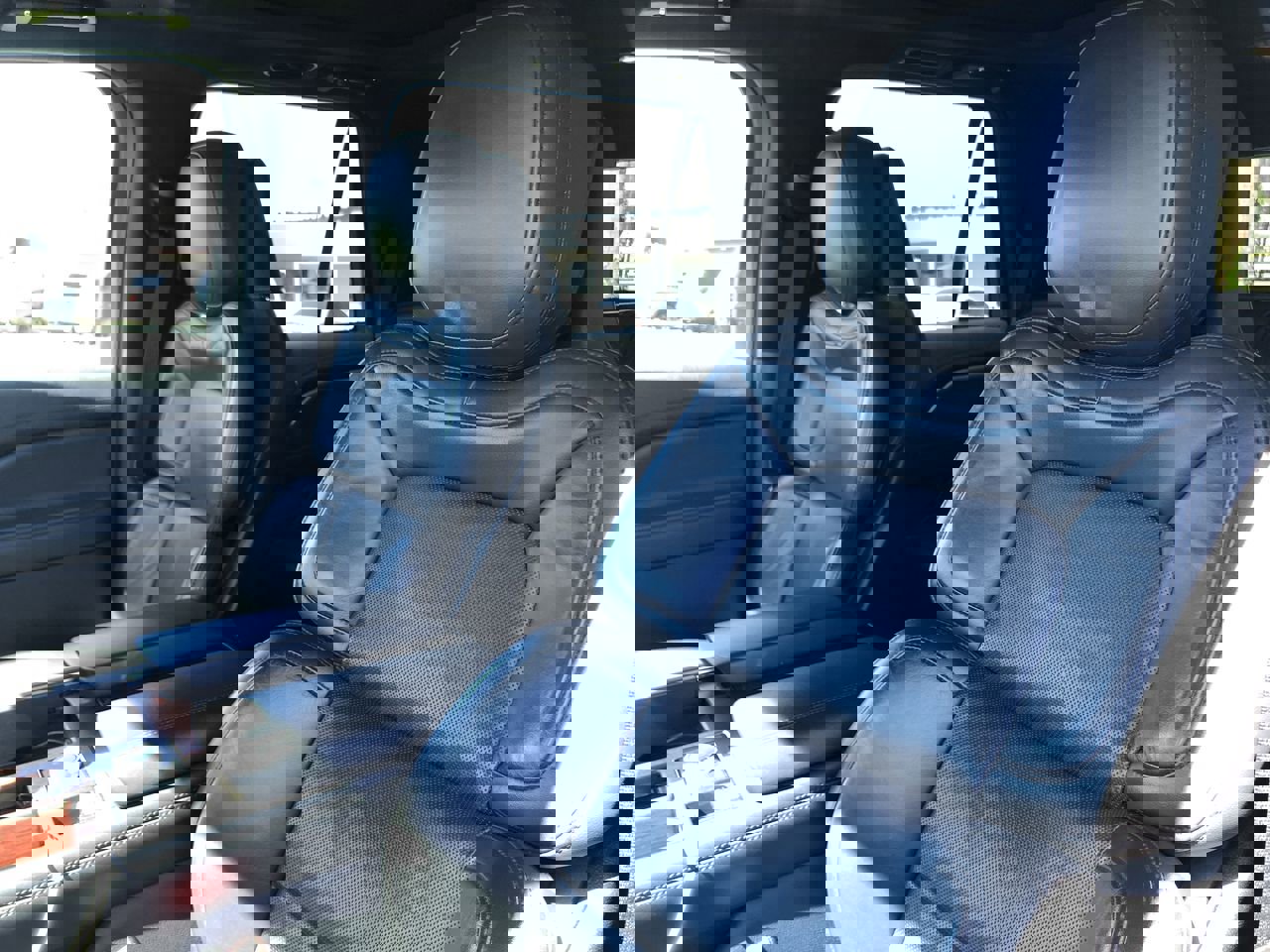 Used 2023 Lincoln Navigator Reserve image 15