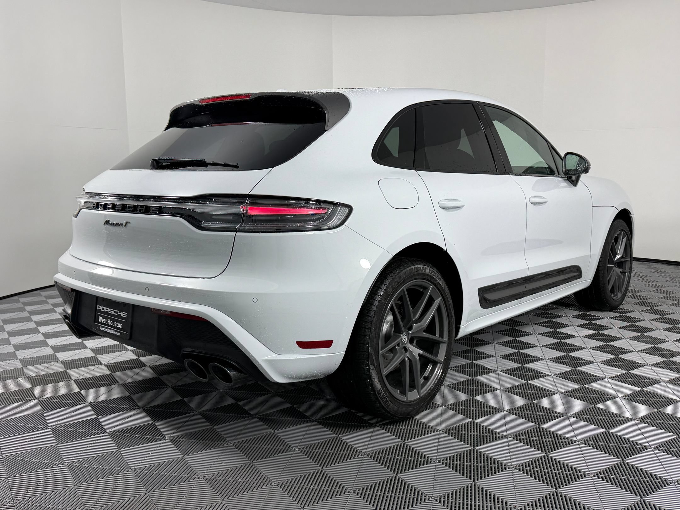 New 2026 Porsche Macan AWD/4WD image 9