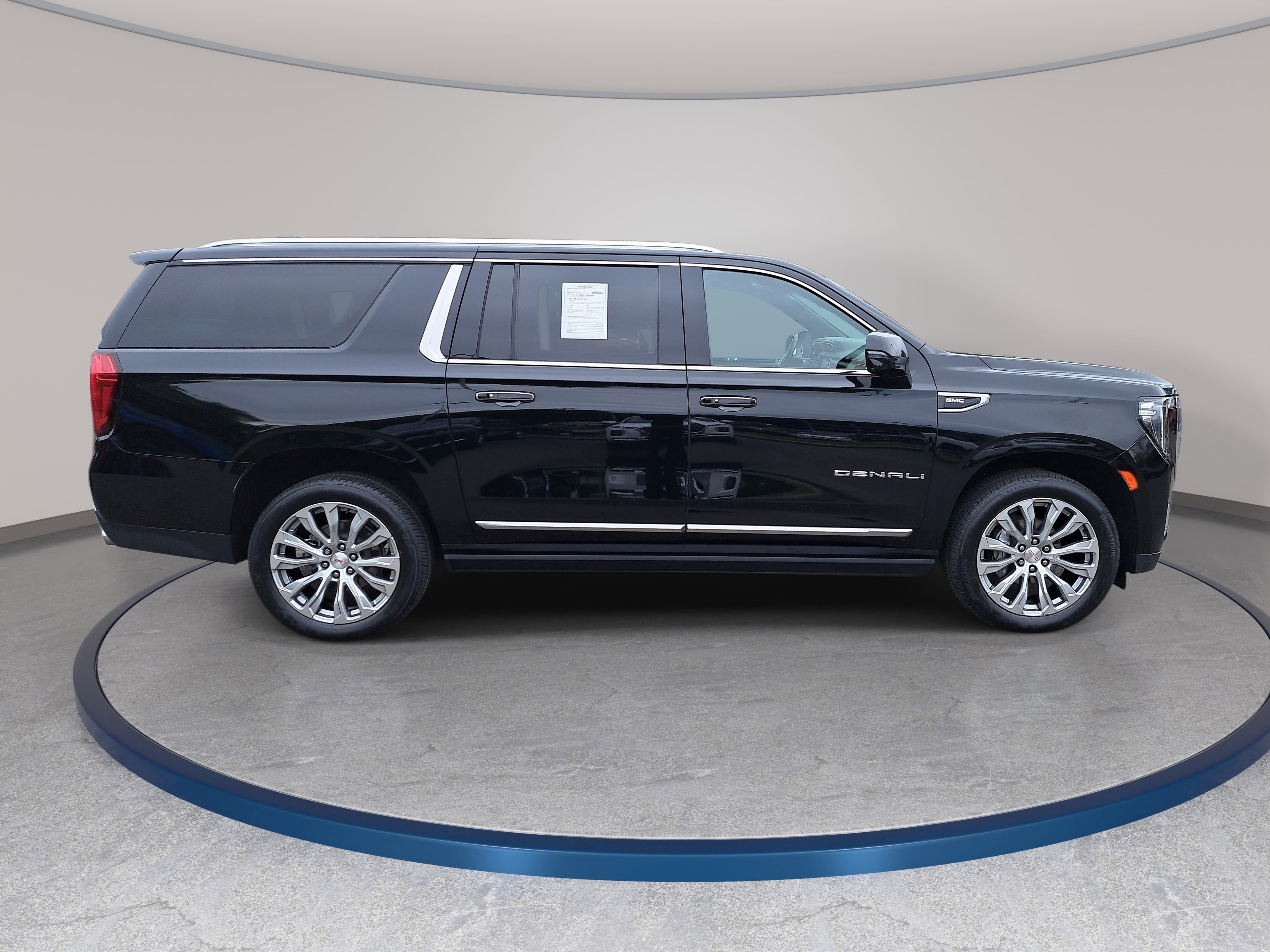 Used 2022 GMC Yukon XL Denali w/ Max Trailering Package AWD/4WD image 4