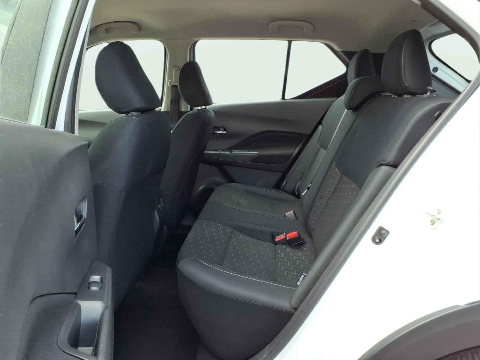 Used 2024 Nissan Kicks SV FWD image 11