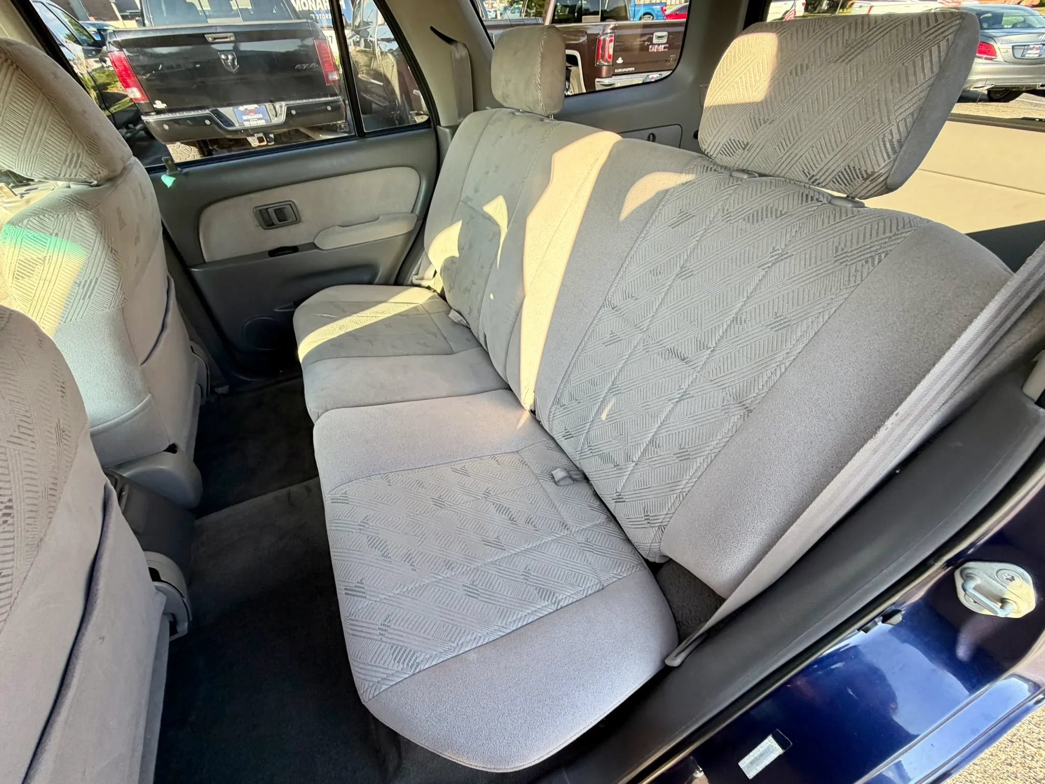 Used 2002 Toyota 4Runner SR5 AWD/4WD image 9