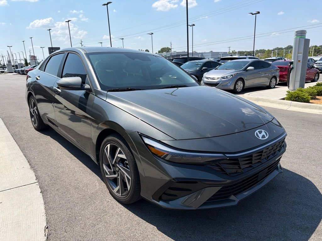Certified 2026 Hyundai Elantra Limited FWD image 12