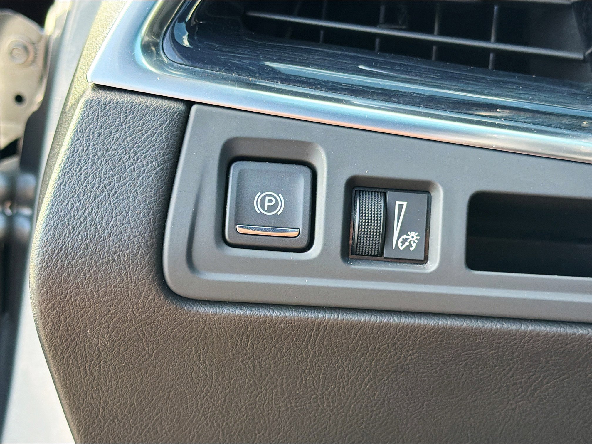 Used 2024 Cadillac XT5 Premium Luxury image 33