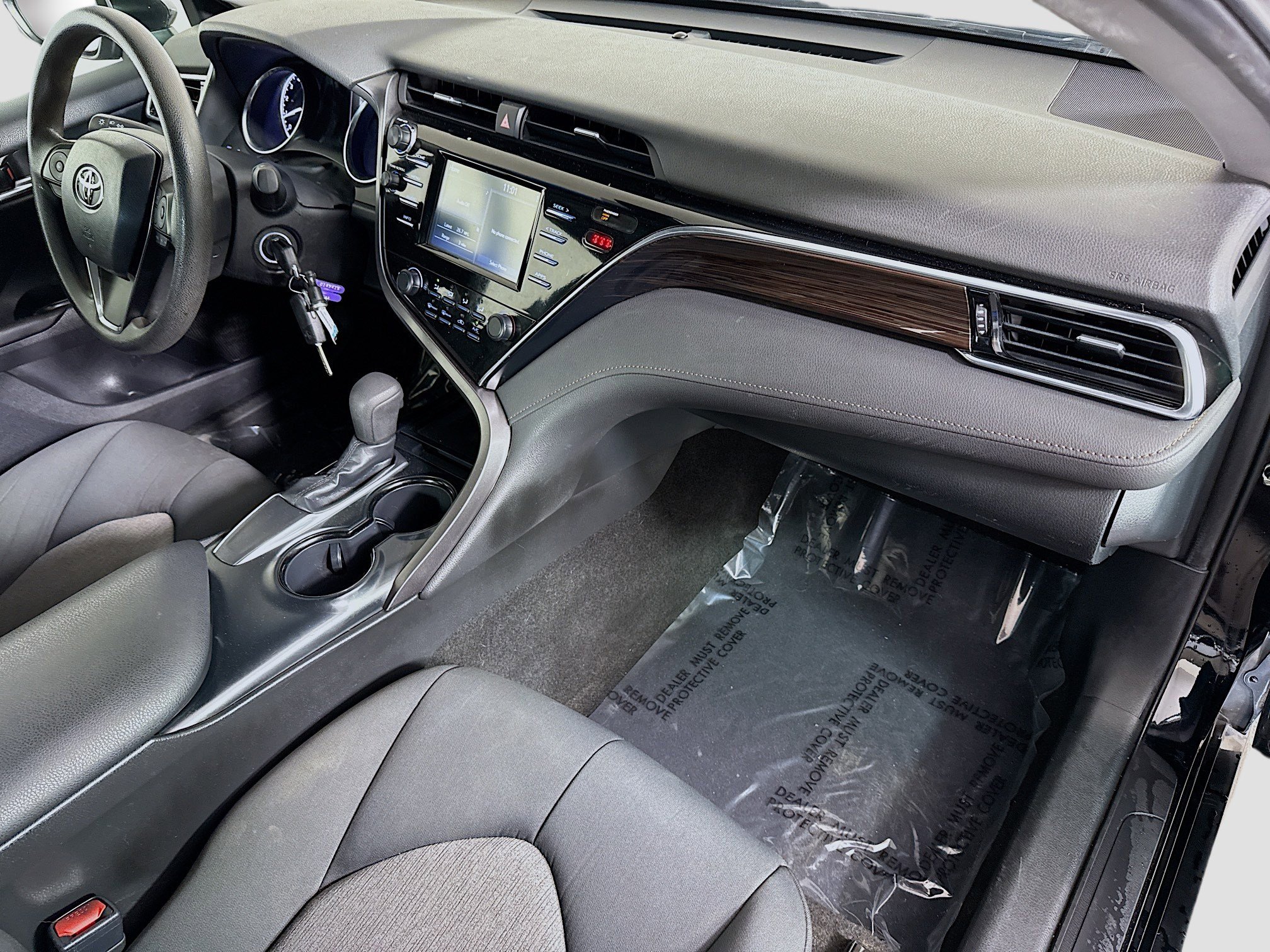 Used 2018 Toyota Camry LE image 29