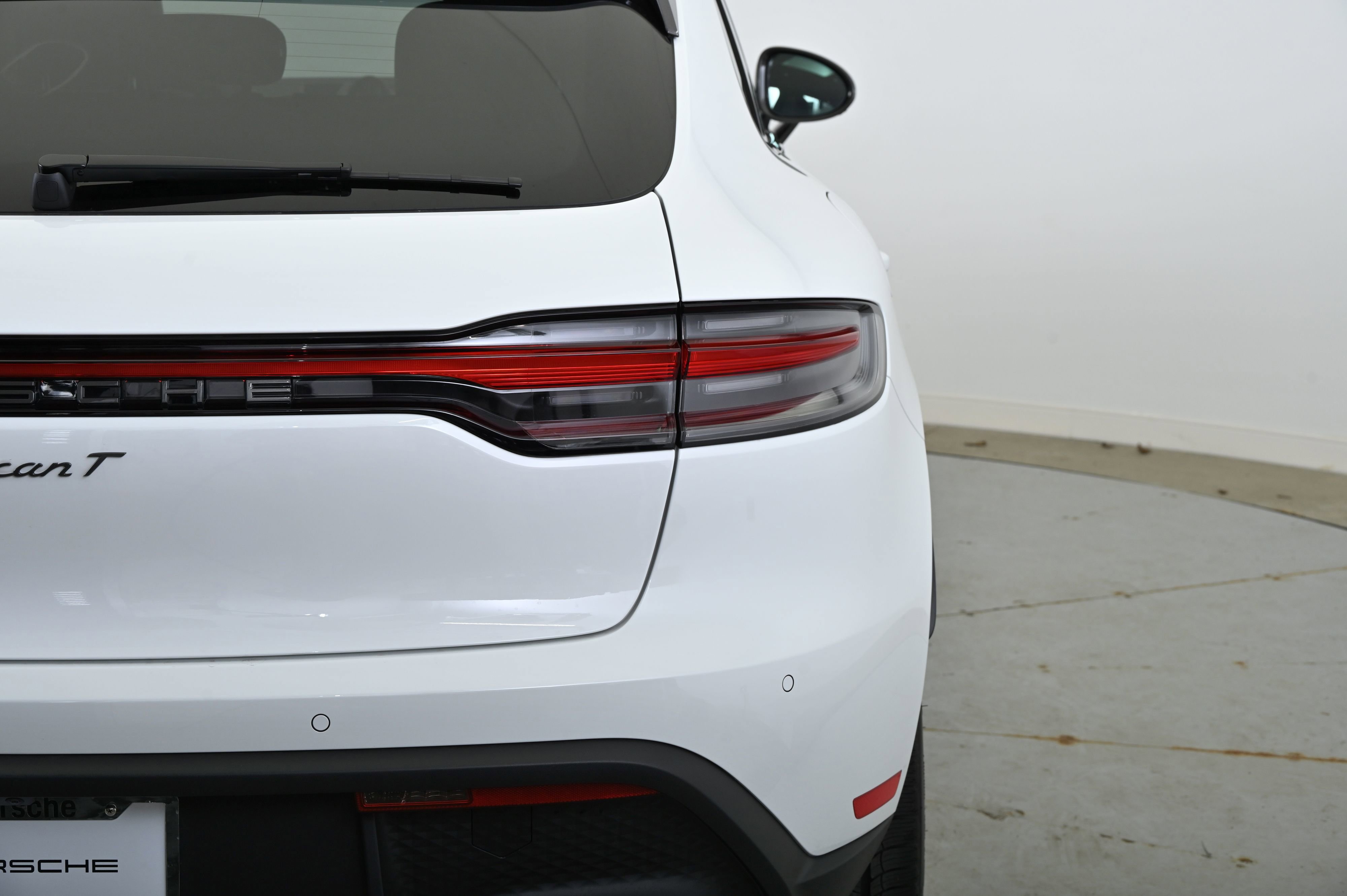 Certified 2025 Porsche Macan image 14