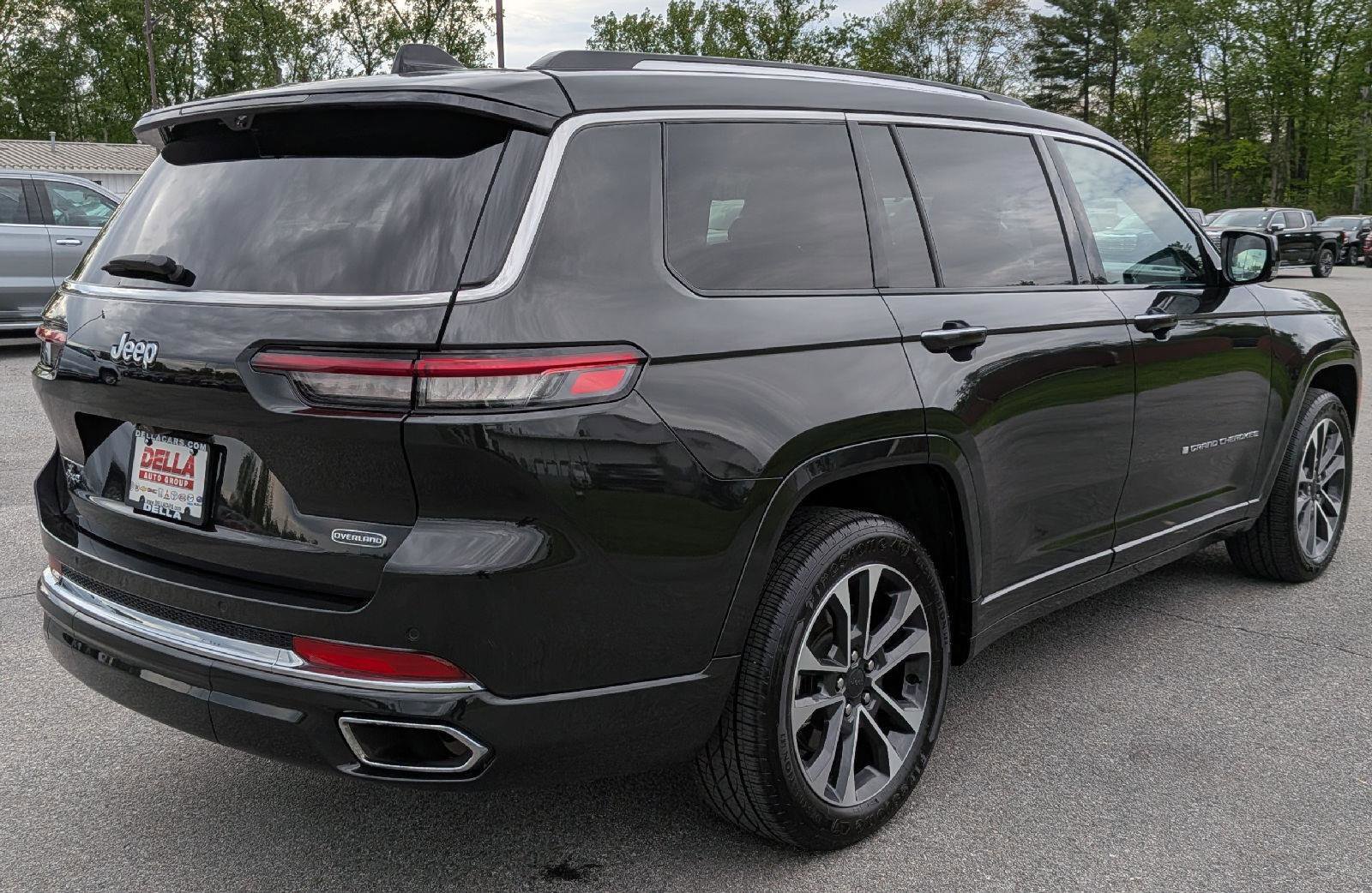 Used 2023 Jeep Grand Cherokee L Overland w/ Advanced Protech Group III AWD/4WD image 8