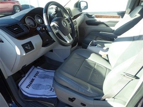 Used 2014 Volkswagen Routan SEL Premium image 13