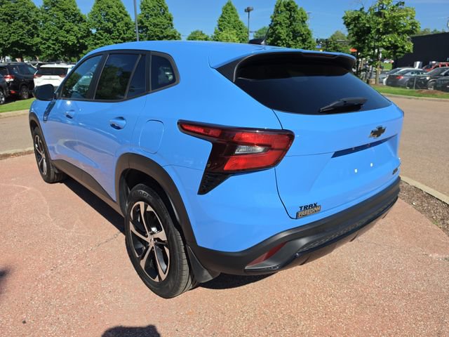Used 2024 Chevrolet Trax RS FWD image 3
