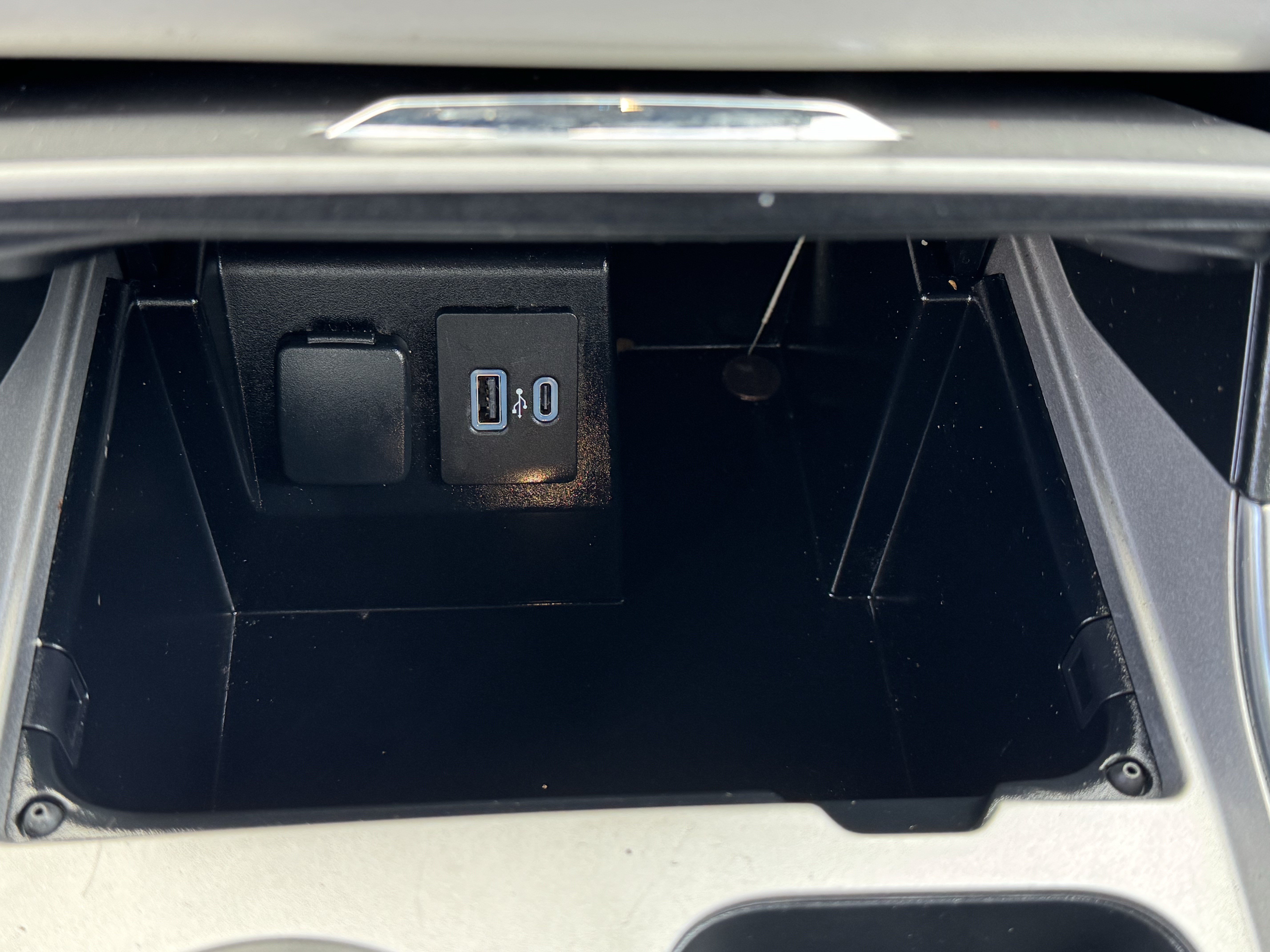 Used 2023 Ford Explorer XLT w/ Equipment Group 202A RWD image 25