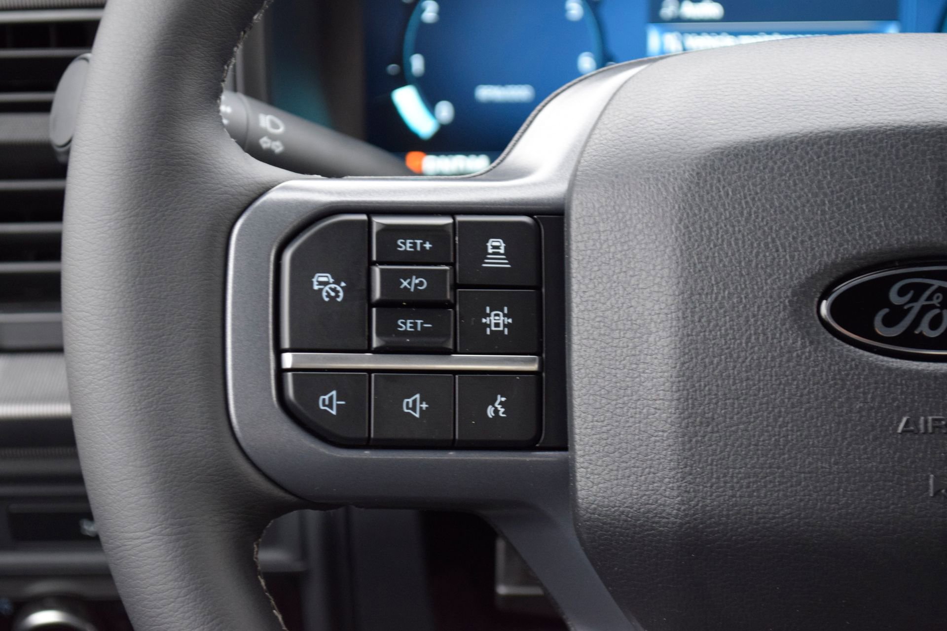 New 2026 Ford F150 Lariat w/ Equipment Group 502A High image 9