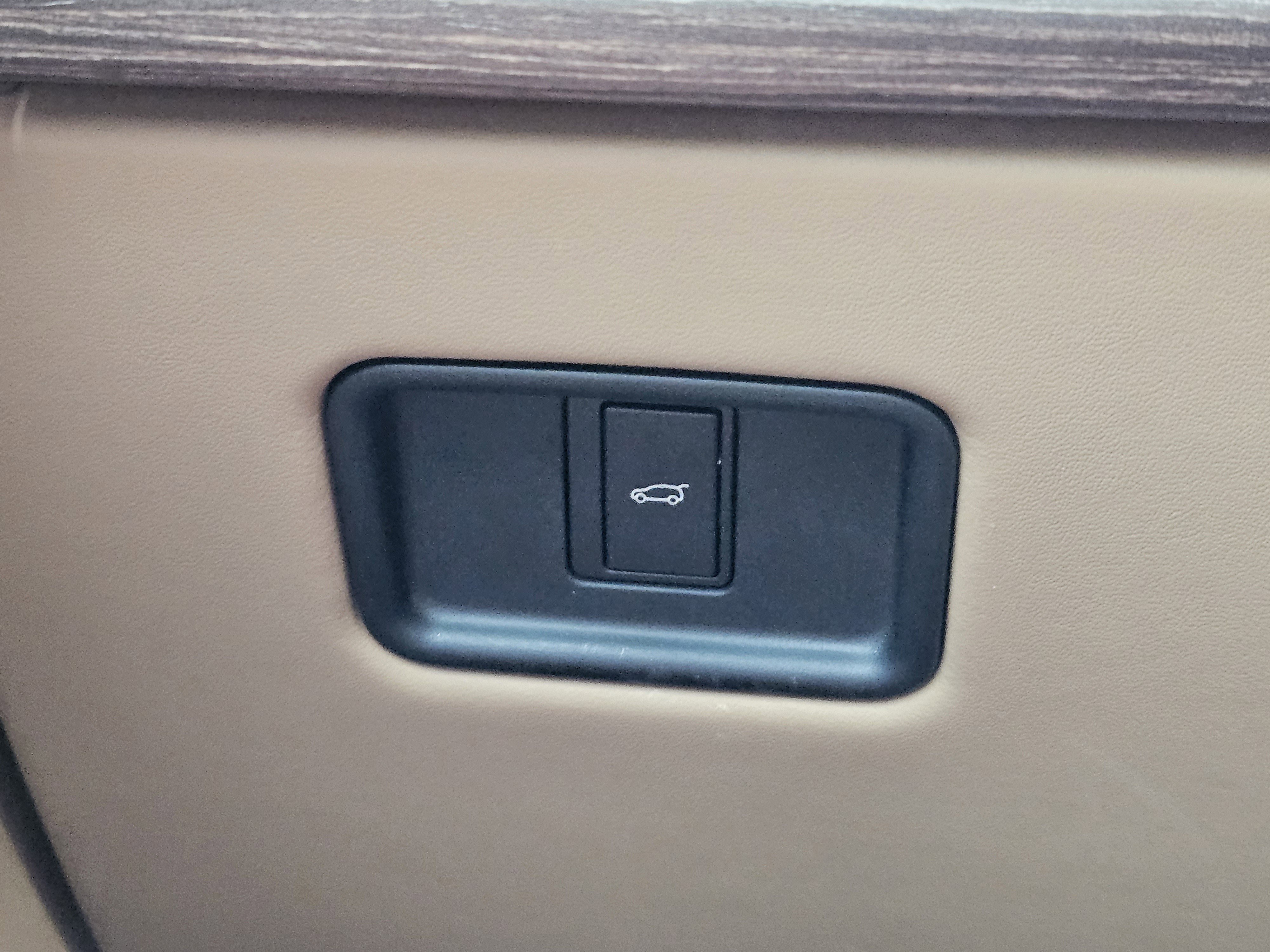 Used 2024 Land Rover Range Rover Autobiography image 23