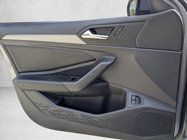 Used 2023 Volkswagen Jetta SE image 21