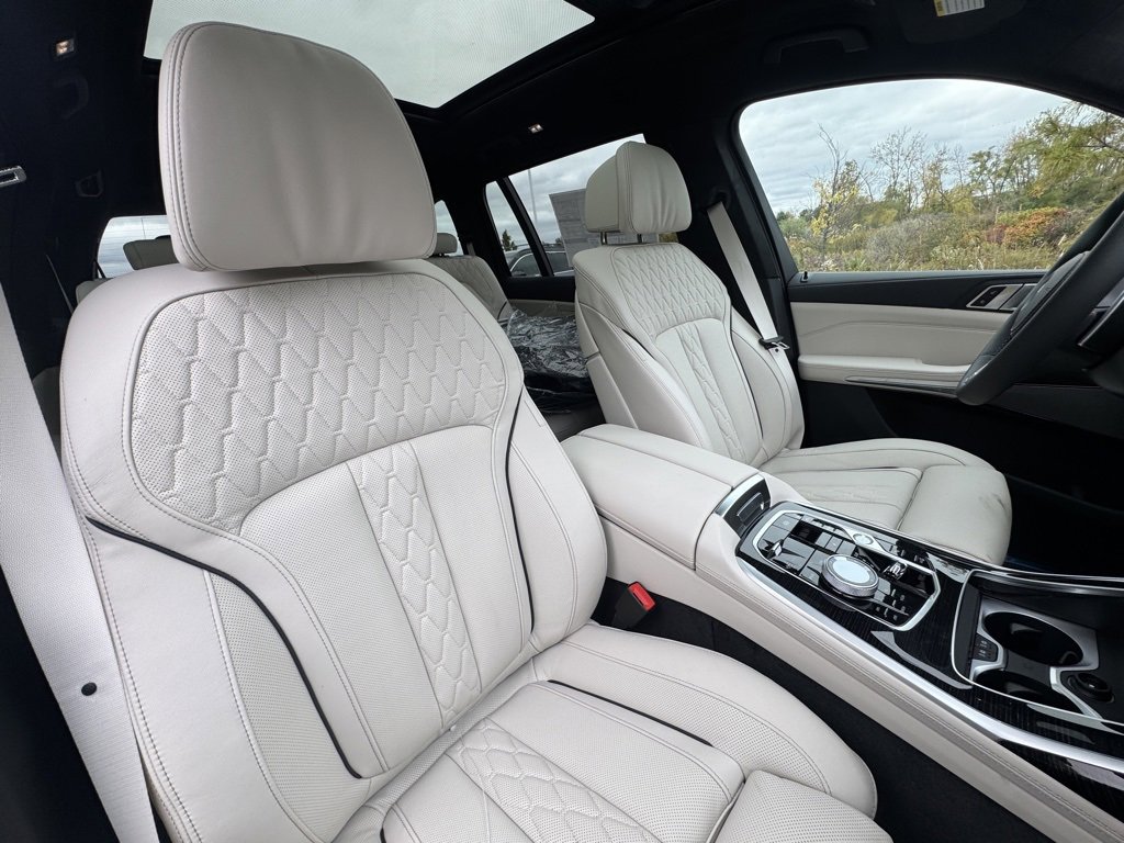New 2026 BMW X7 M60i w/ Executive Package image 29