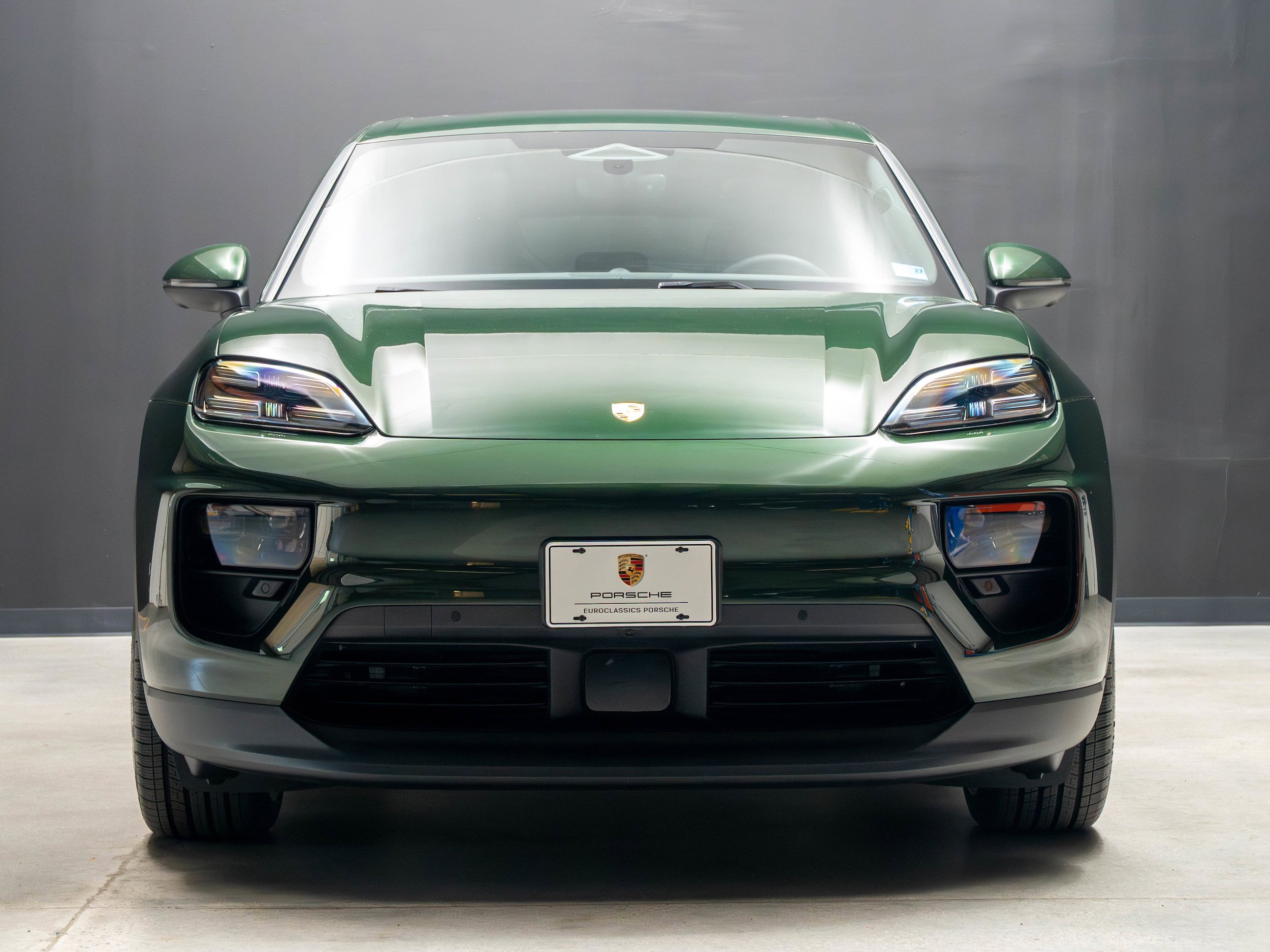 Certified 2025 Porsche Macan 4S Electric AWD/4WD image 10