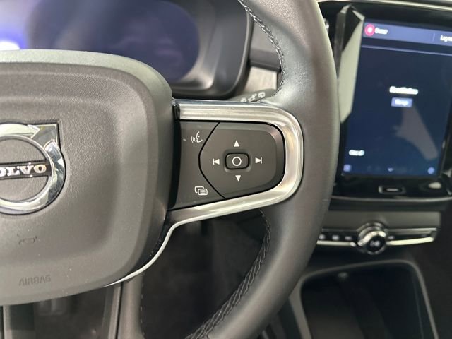 Used 2025 Volvo XC40 B5 Core image 16