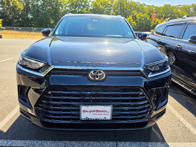 Used 2024 Toyota Grand Highlander AWD image 2