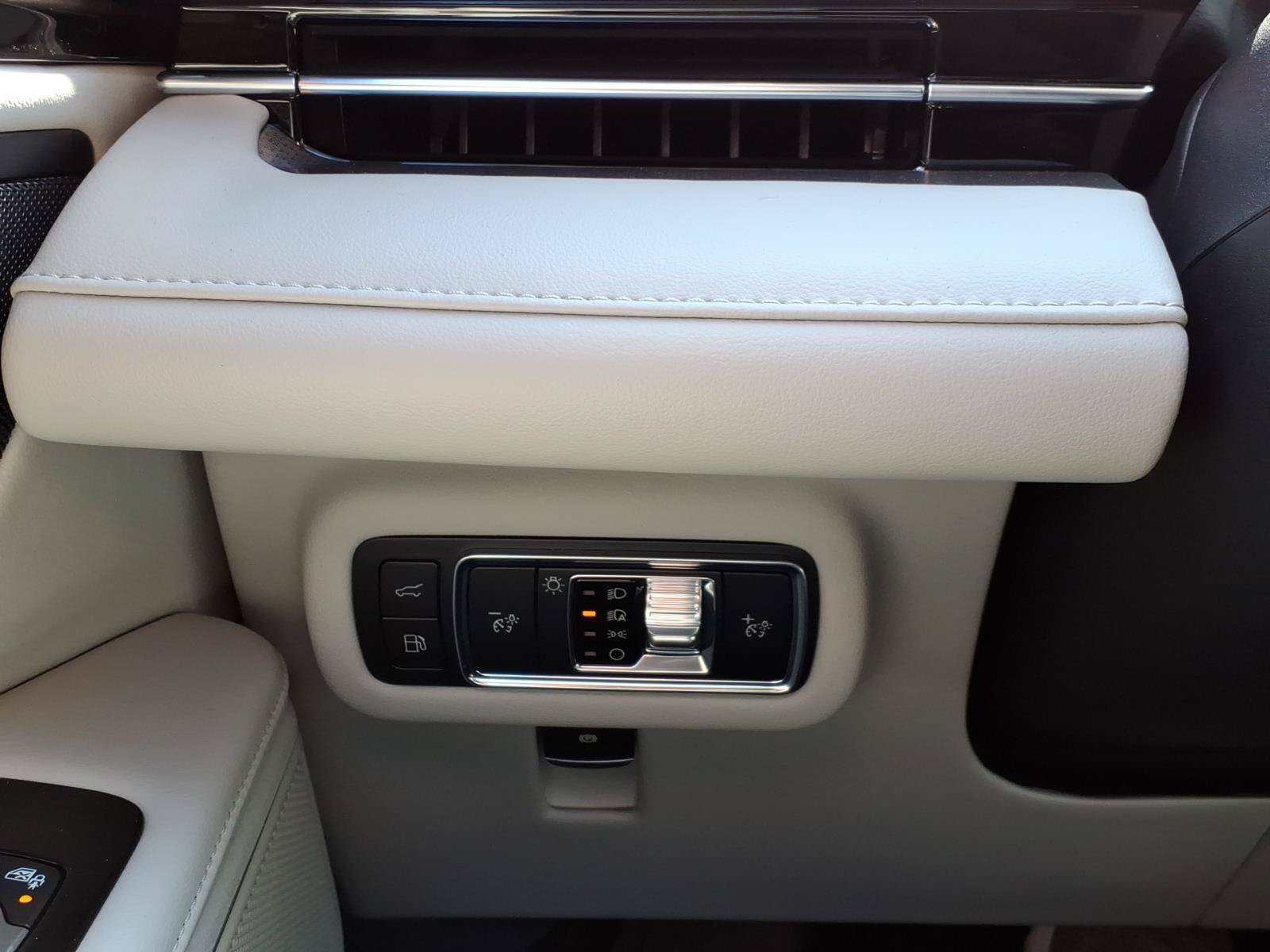 New 2026 Lincoln Nautilus Premier AWD/4WD image 23