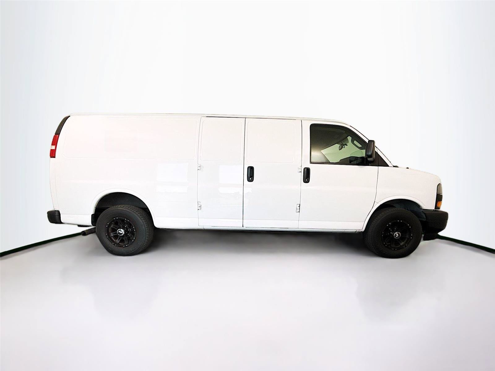 Used 2020 GMC Savana 2500 Extended w/ Enhanced Convenience Package RWD image 17