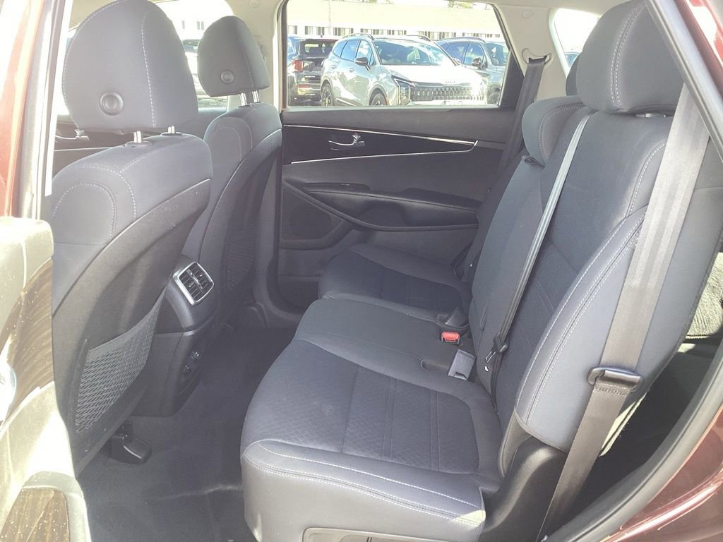 Used 2020 Kia Sorento S image 14
