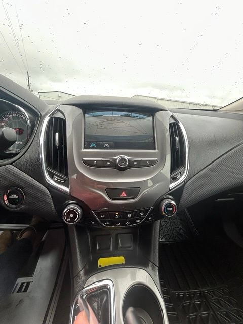 Used 2018 Chevrolet Cruze LT w/ LT Convenience Package FWD image 21