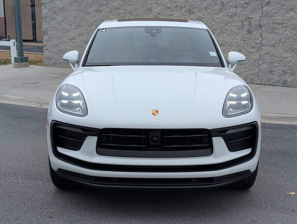 Certified 2025 Porsche Macan AWD/4WD image 10