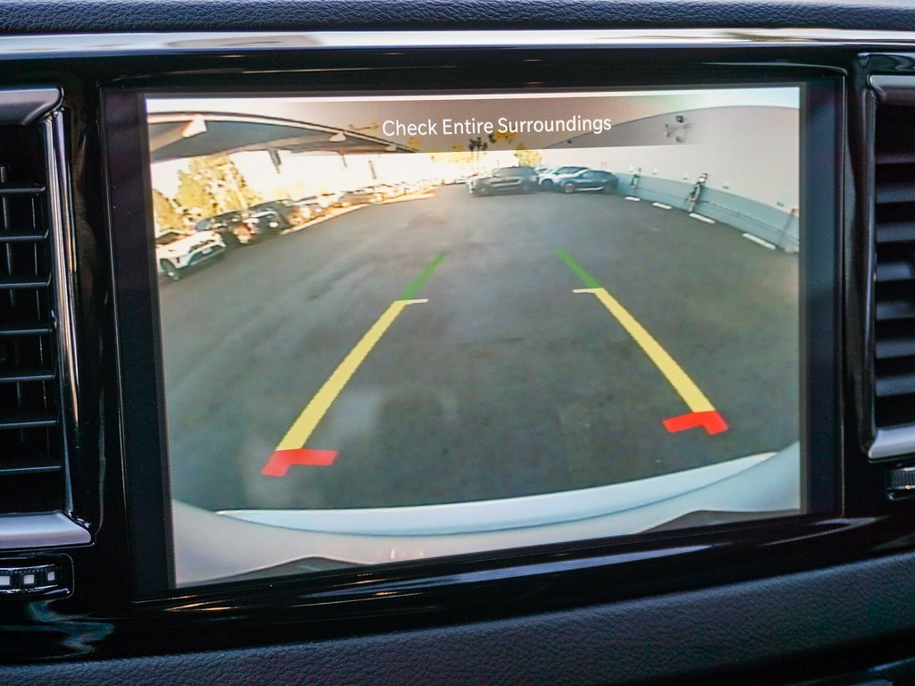 Used 2024 Chrysler Pacifica Touring-L image 24