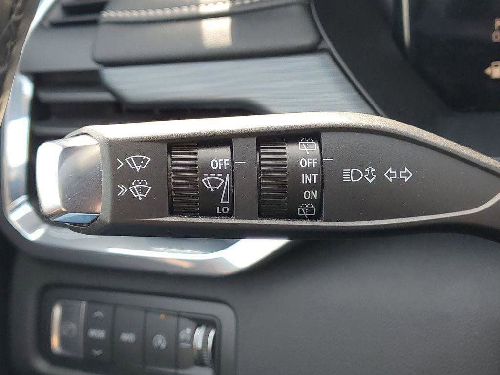 Used 2025 GMC Acadia Elevation AWD/4WD image 11