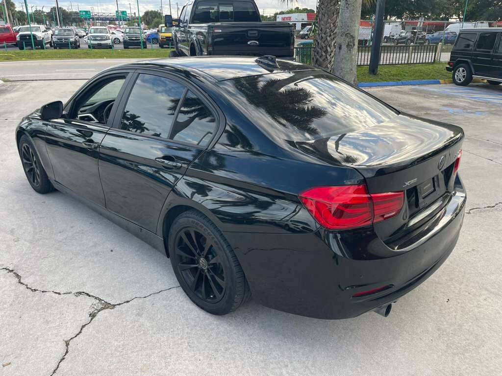 Used 2017 BMW 320i xDrive Sedan image 8