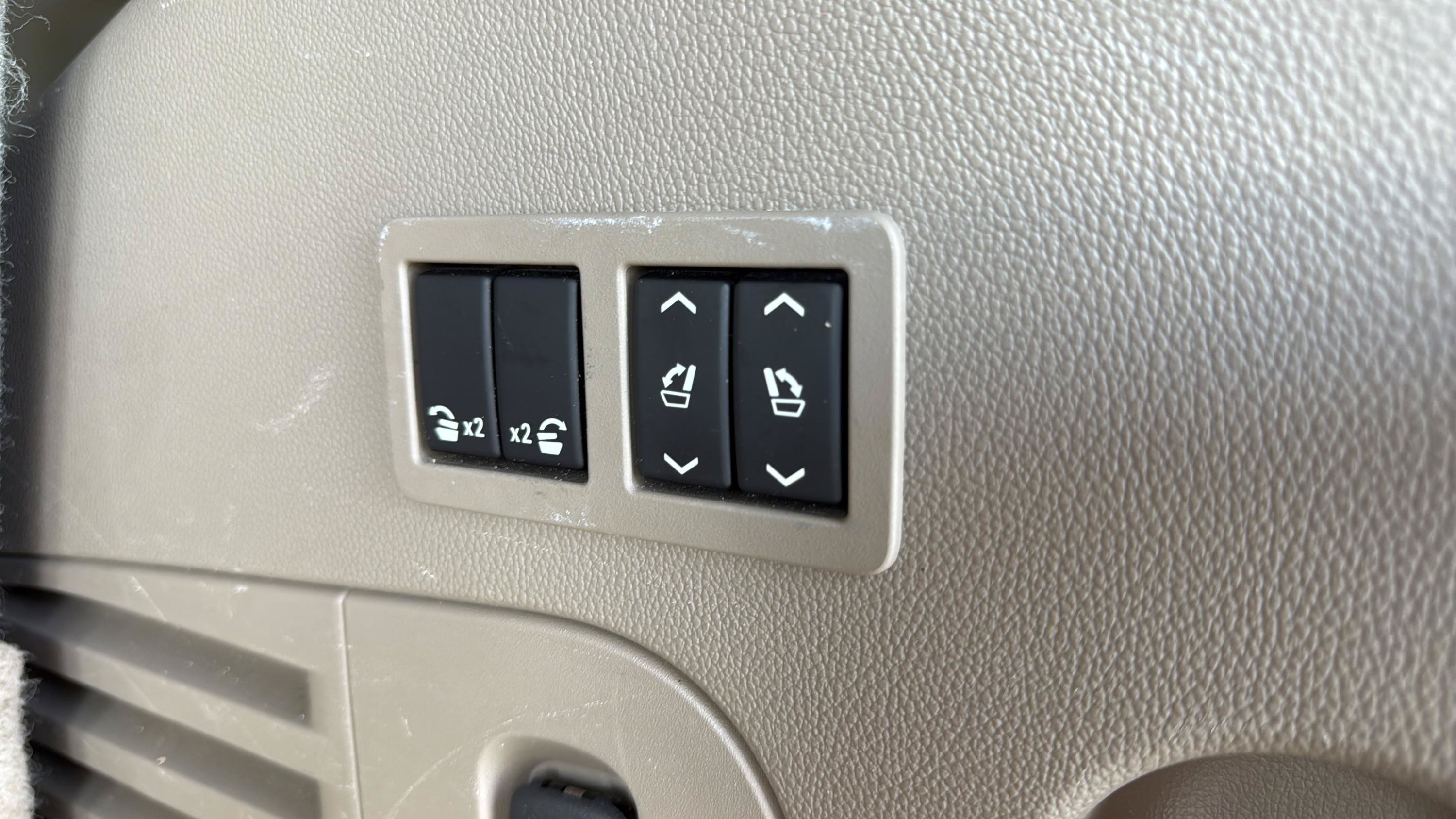 Used 2015 GMC Yukon SLT w/ Open Road Package RWD image 11