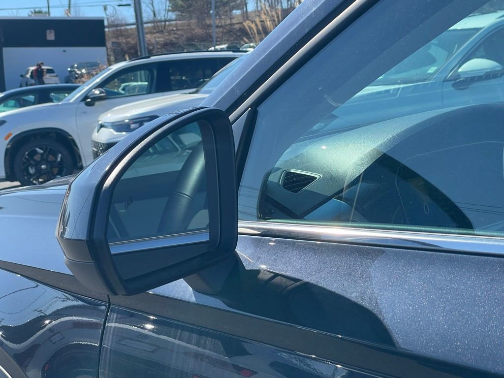 Certified 2025 Volkswagen Taos SE w/ Panoramic Sunroof Package image 24