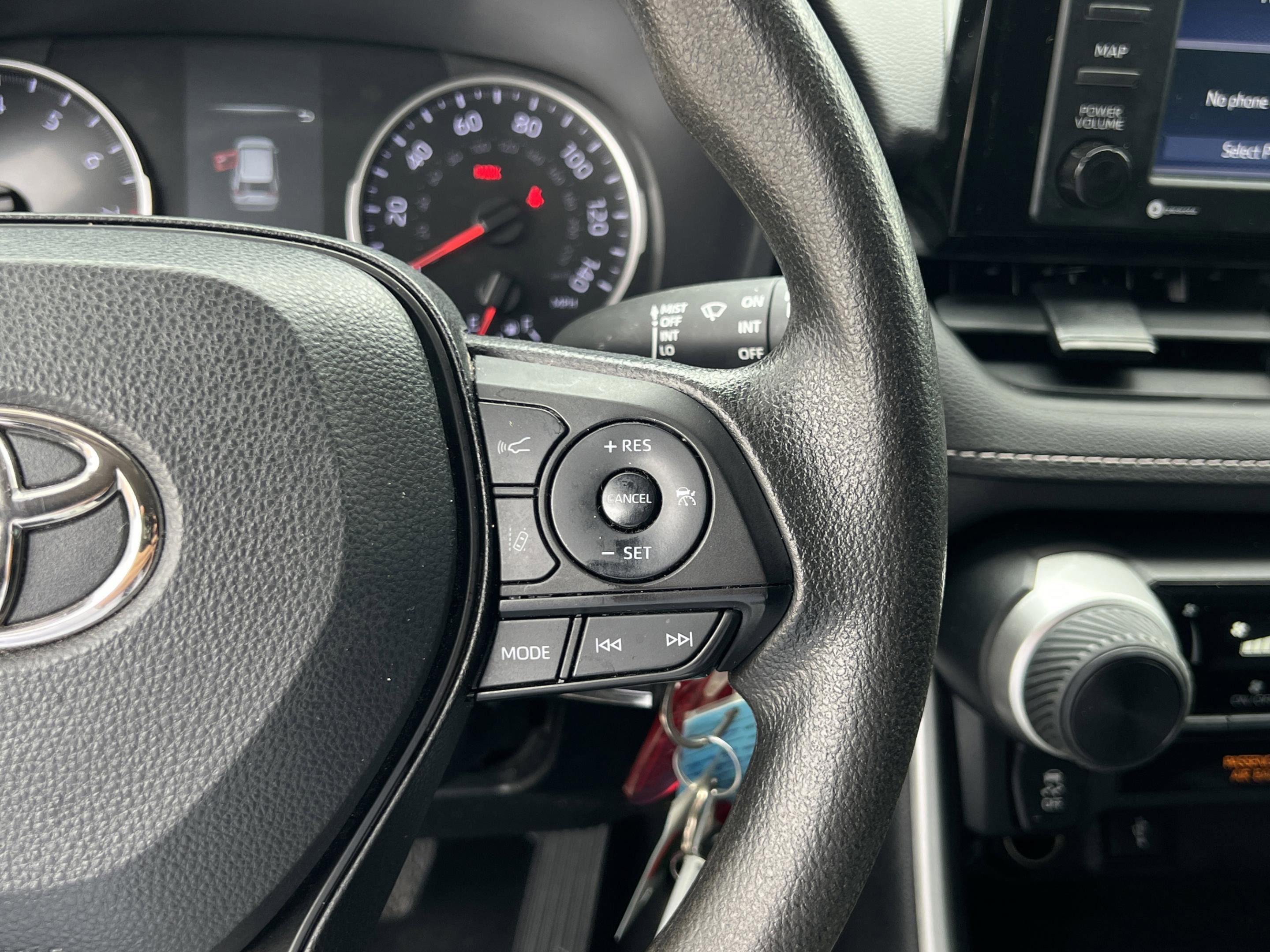 Used 2022 Toyota RAV4 LE FWD image 12