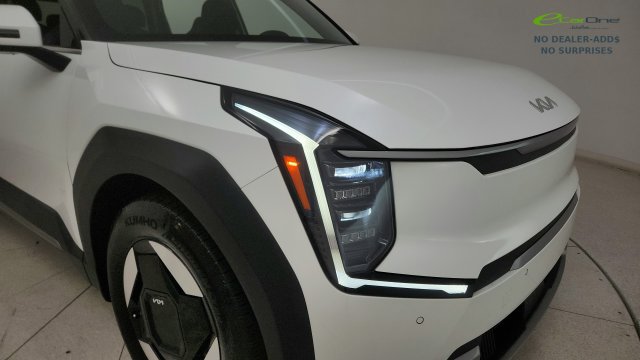 Used 2024 Kia EV9 Light Long Range RWD image 24