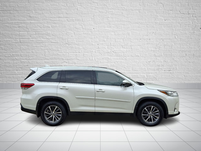 Used 2019 Toyota Highlander XLE AWD/4WD image 7