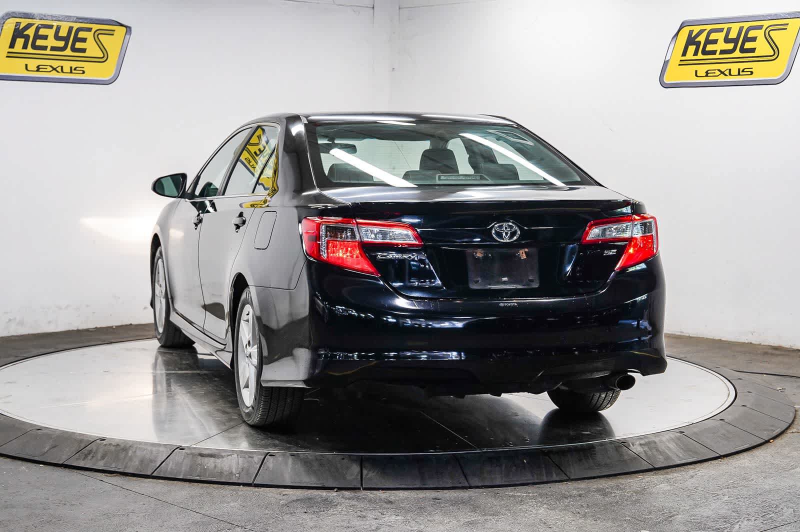 Used 2012 Toyota Camry SE FWD image 2