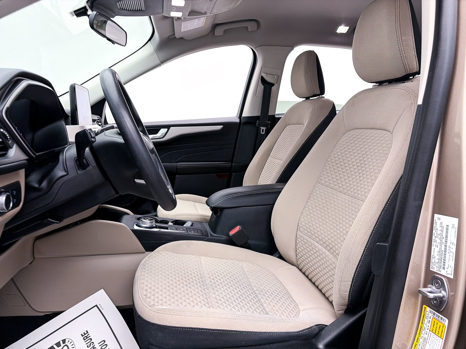 Used 2021 Ford Escape SE image 18