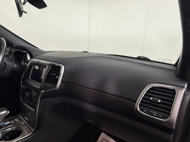 Used 2019 Jeep Grand Cherokee Laredo image 31