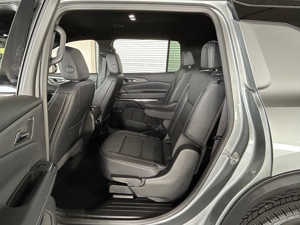 Used 2026 Chevrolet Traverse LT w/ Midnight/Sport Edition FWD image 45