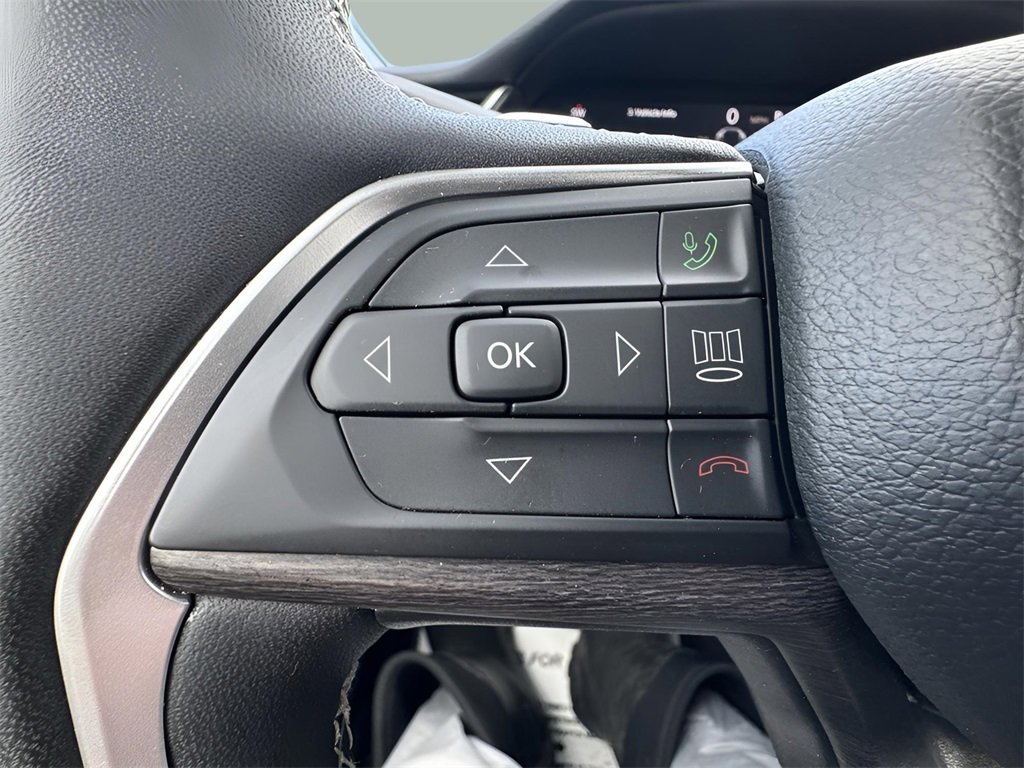 Used 2024 Jeep Grand Cherokee L Limited w/ Black Appearance Package image 18